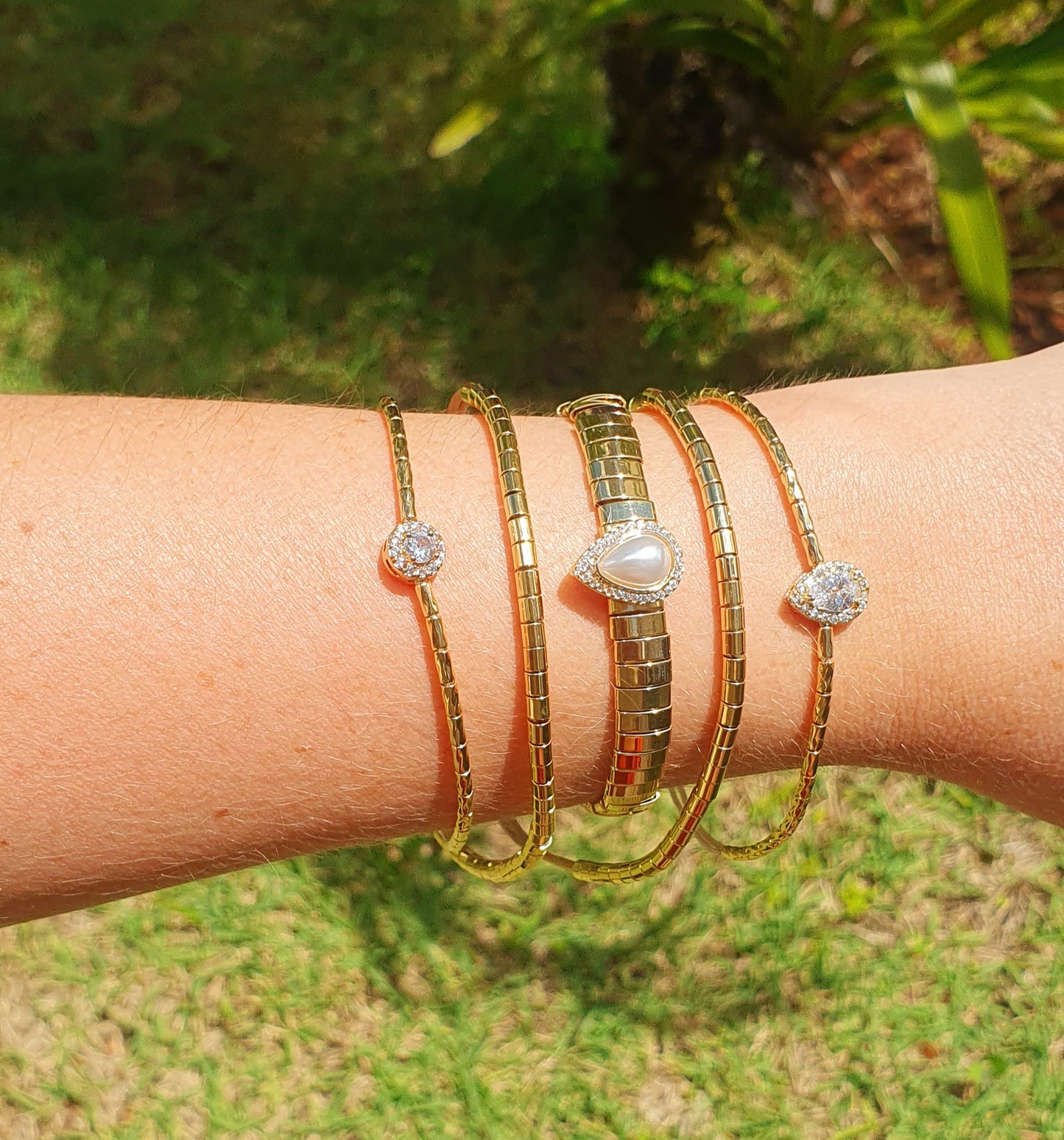 Pulseira canutilhos com gota em cristais