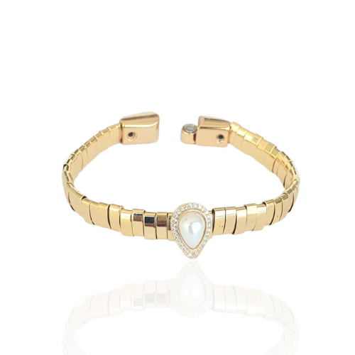 Bracelete canutilhos em ouro 18K com gota pérola cravejada de cristais. Um verdadeiro encanto!  Semijoia perfeita para quem ama delicadeza e não abre mão da elegância para compor os acessórios e looks. Excelente escolha para quem busca uma peça única e ao mesmo tempo super versátil.
