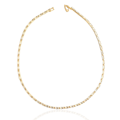 Chocker cristais em banho de ouro 18k. Um verdadeiro encanto!  Semijoia perfeita para quem ama delicadeza e não abre mão da elegância para compor os acessórios e looks. Conta com um extensor de 7 cm em sua corrente para garantir o ajuste perfeito para qualquer ocasião. Excelente escolha para quem busca uma peça única, elegante e versátil. 