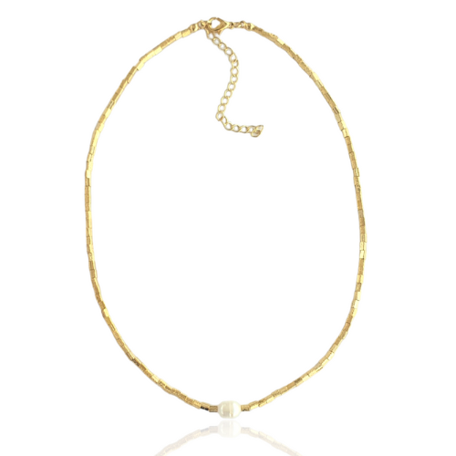 Colar canutilhos fosco em banho de ouro 18k e pérola. Um verdadeiro encanto!  Semijoia perfeita para quem ama delicadeza e não abre mão da elegância para compor os acessórios e looks. Conta com um extensor de 7 cm em sua corrente para garantir o ajuste perfeito para qualquer ocasião. Excelente escolha para quem busca uma peça única, elegante e versátil. 