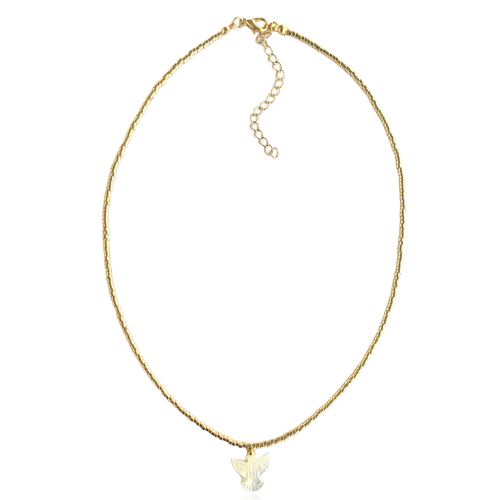 Colar de canutilho com pingente de andorinha e banho em Ouro 18k. Um verdadeiro encanto!  Semijoia perfeita para quem ama delicadeza e não abre mão da elegância para compor os acessórios e looks. Conta com um extensor de 7 cm em sua corrente para garantir o ajuste perfeito para qualquer ocasião. Excelente escolha para quem busca uma peça única, elegante e versátil. 