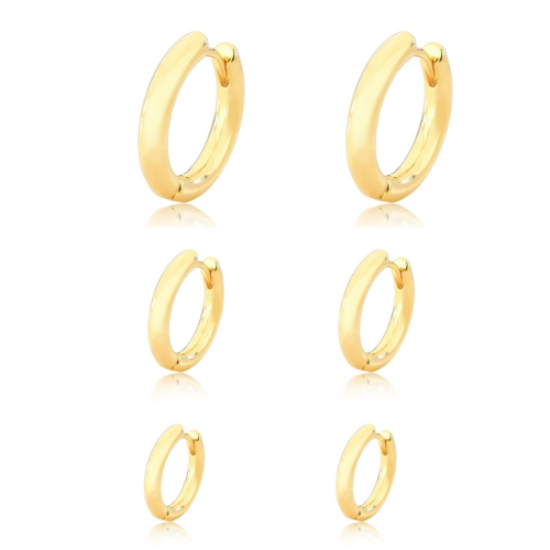 Brinco trio de argolas lisas dpuradas com fechamento clique. Um verdadeiro encanto!  Semijoia perfeita para quem não abre mão da personalidade e elegância para compor os acessórios e looks. Excelente escolha para quem busca uma peça única e versátil. 