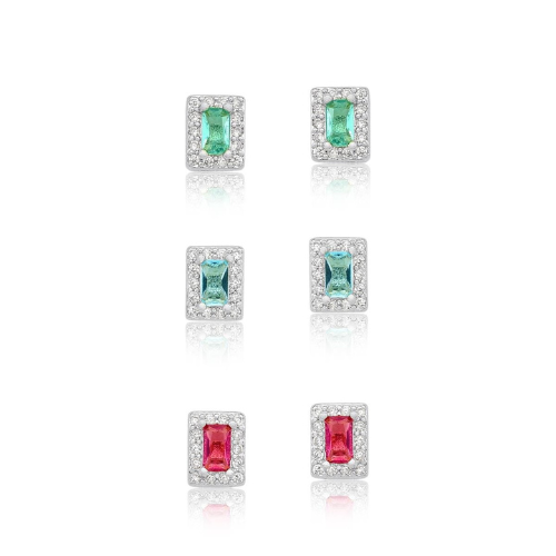 Trio de brincos mini retângulos cravejado em cristais com base em ródio. Um verdadeiro encanto!  Semijoia perfeita para quem ama delicadeza e não abre mão da elegância para compor os acessórios e looks. Excelente escolha para quem busca uma peça única e versátil. 