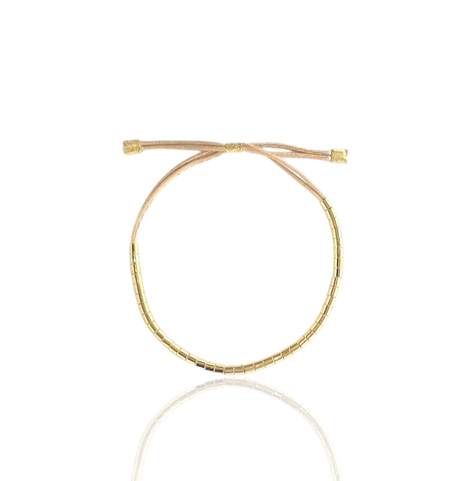 Pulseira de canutilho e fita de seda